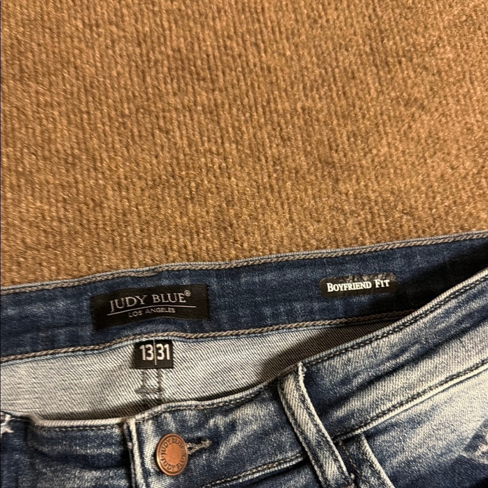 Judy Blue Boyfriend Fit Distressed Jeans 13/31 Blue Denim Womens - Picture 4 of 14